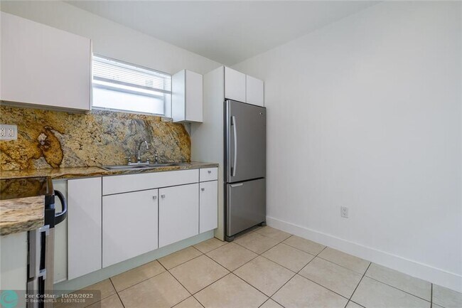 Foto del edificio - 20 NE 169th St