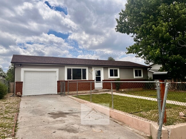 Building Photo - 3685 Darkwood Pl