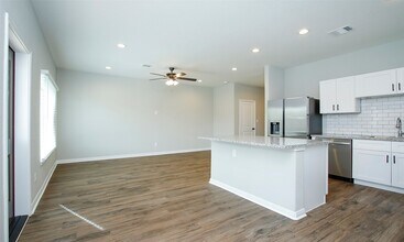 Building Photo - 14010 Longstreet Rd