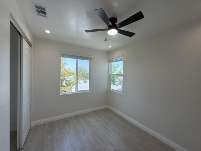 Building Photo - 5337 Saxon St