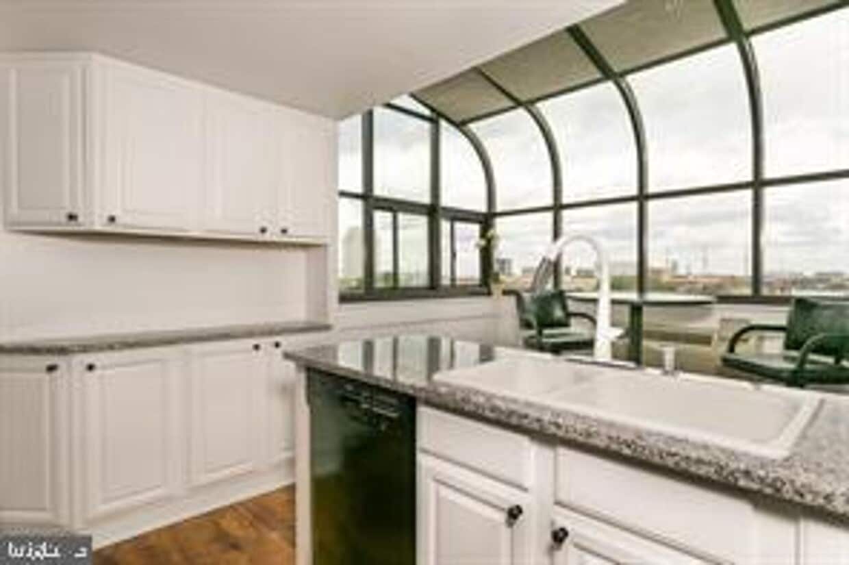 Bi-Level Penthouse with 3 Balconies & Delaware River Views | 3 Bed, 3 Bath | Society Hill - Bi-Level Penthouse with 3 Balconies & Delaware River Views | 3 Bed, 3 Bath | Society Hill