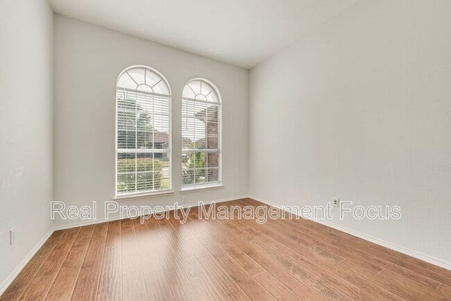 Building Photo - 1004 Trickham Dr