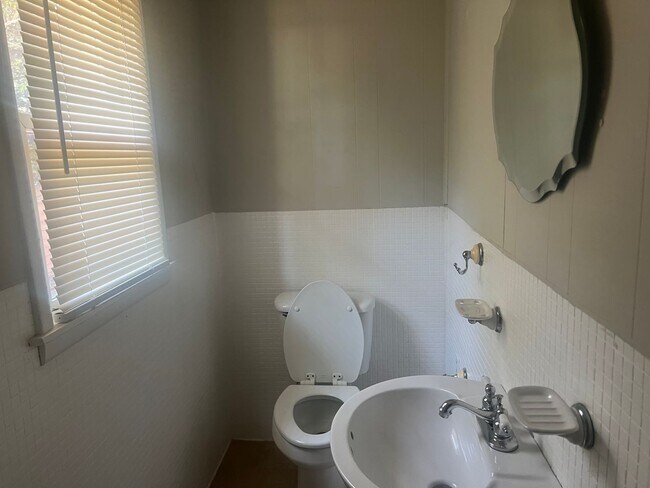 Foto del edificio - Large 4 Bedroom Home READY TODAY!