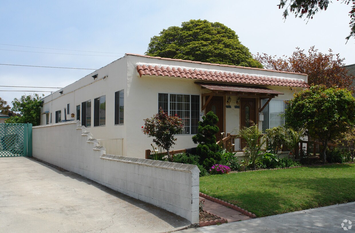 Building Photo - 520-522 S Coronado St