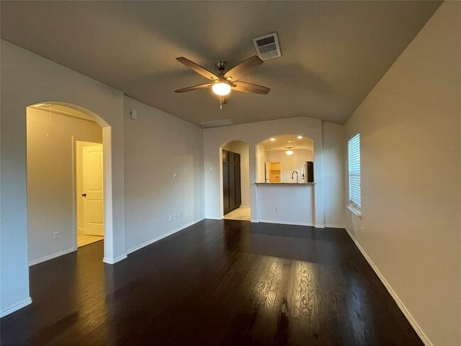 Building Photo - 807 Alamo Plaza Dr