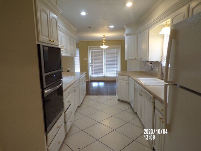 Foto del edificio - 2408 NW Redwood Ln