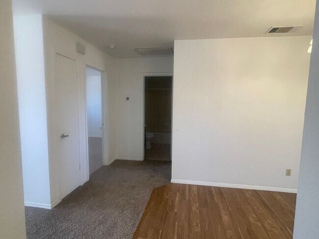 Foto del edificio - 2470 S. Mt. View