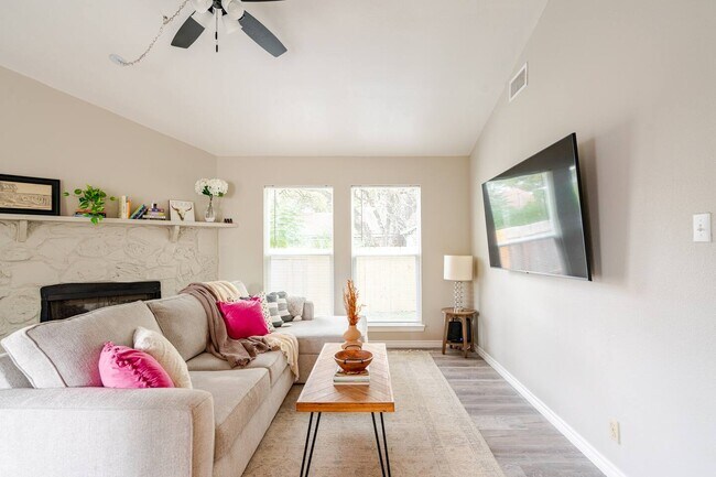 Mucha luz natural - 6307 Okner Ln