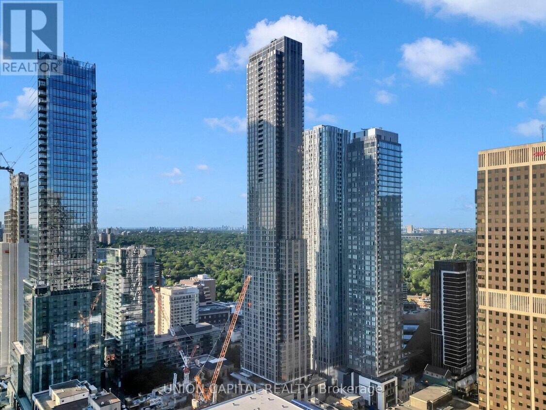 Photo principale - 11-2411 Yorkville Ave