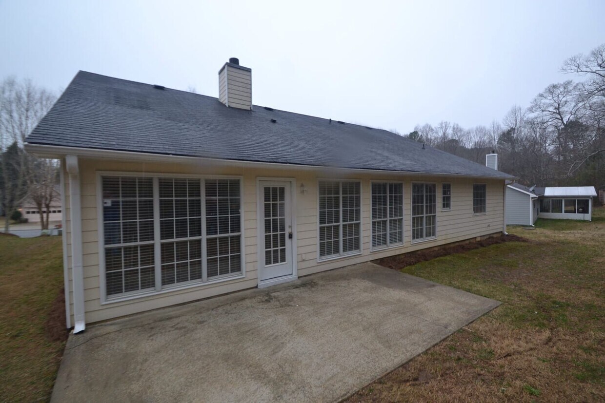 Building Photo - 655 Sterling Oaks Dr