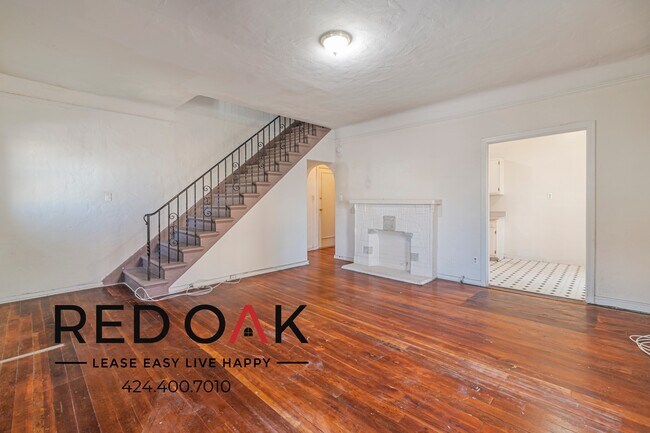 Foto del edificio - ~1 Month FREE~ Vintage Inspired Two Story ...