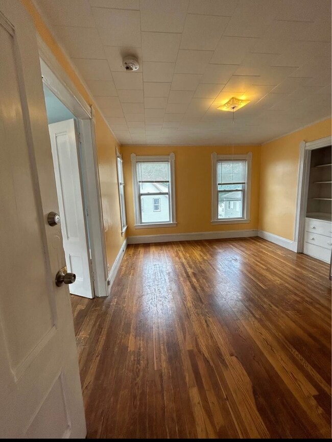 Building Photo - 32 Dix St