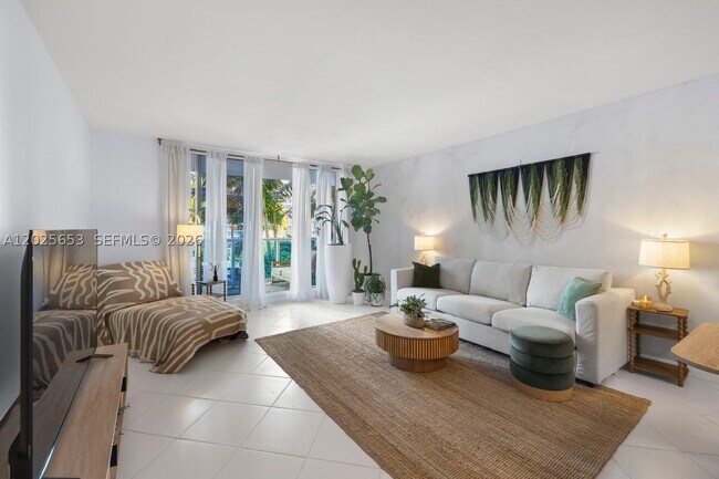 Building Photo - 2301 Collins Ave
