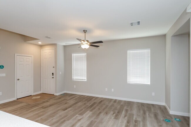 Foto del edificio - 7543 Holiday Hills St