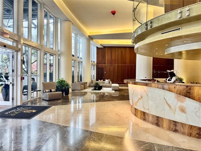 Foto del edificio - 18101 Collins Ave