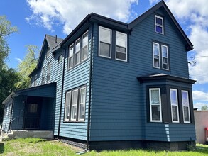 Building Photo - 36 Cross St