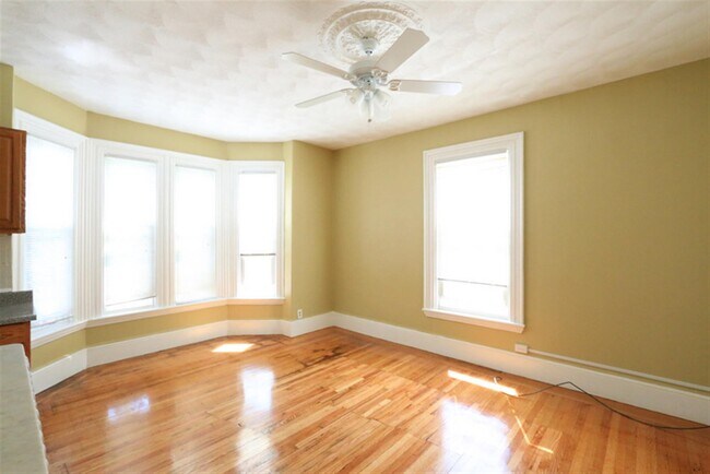 Foto del edificio - 58 Vinal Ave