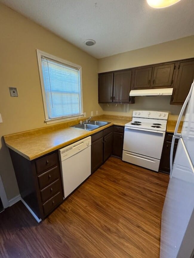 Building Photo - Village Square Apartments