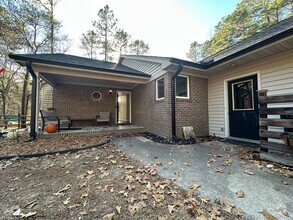 Building Photo - 190 Lakewind Ct