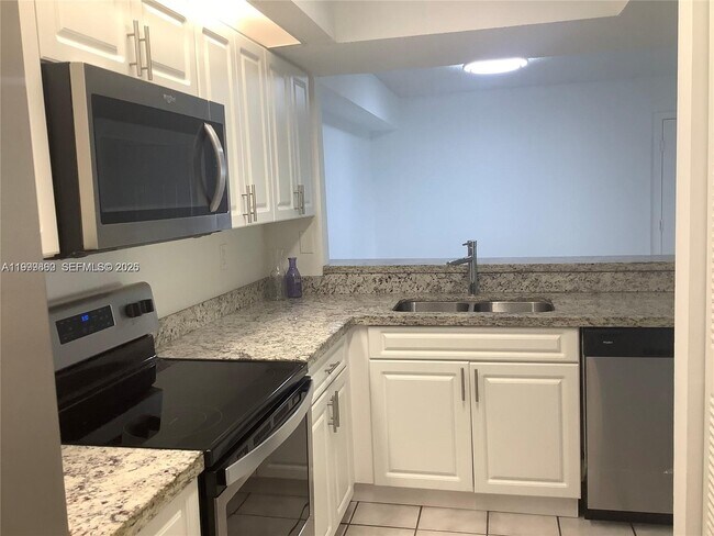 Foto del edificio - 8590 SW 212th St