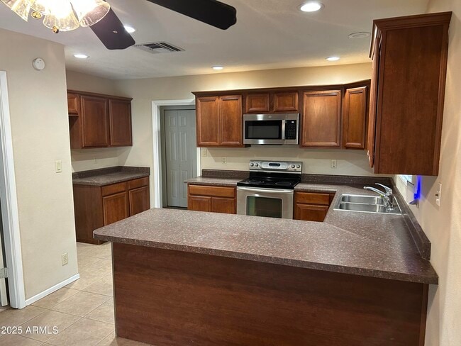 Building Photo - 6120 E Hobart St