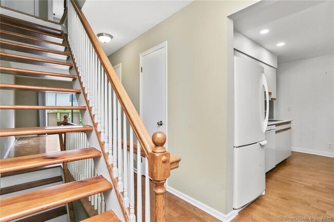 Building Photo - 202 Soundview Ave