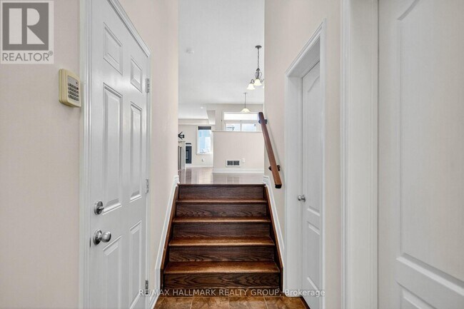 Building Photo - 272 Broxburn Crescent