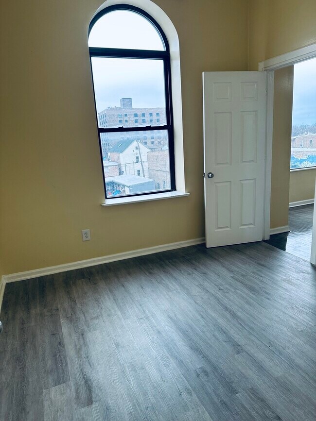 Foto del edificio - 3005 W Cermak Rd