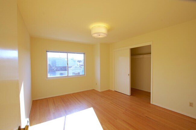 Building Photo - 1295 47th Ave