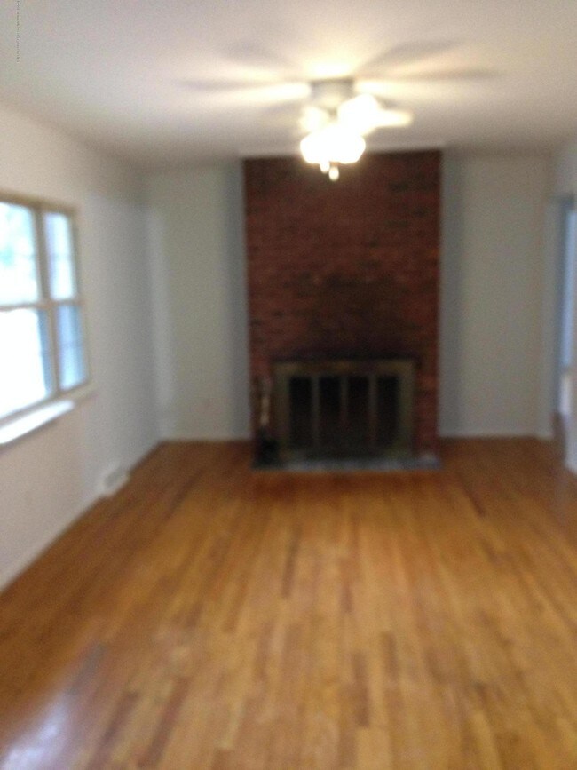 Foto del edificio - 821 Burnt Tavern Rd