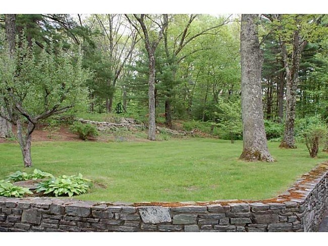 Foto del edificio - 121 E Harkness Rd