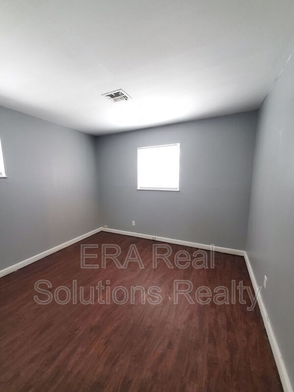 Building Photo - 3944 Carlton Ave