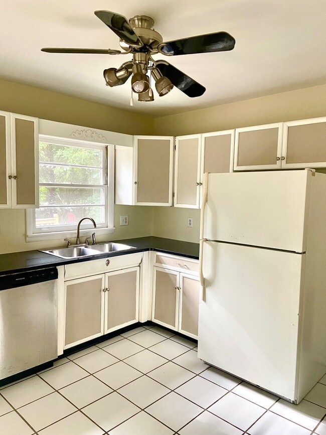 Building Photo - 4041 Crosshaven Dr