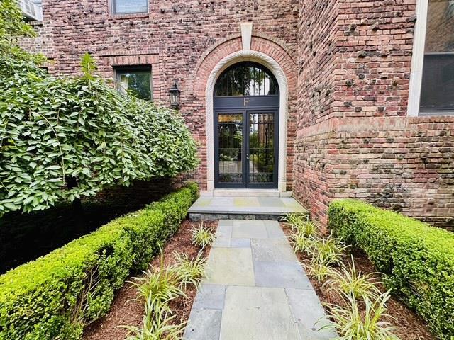 Foto del edificio - 64 Sagamore Rd