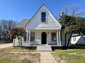 Building Photo - 409 B St NW