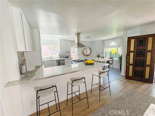 Building Photo - 832 Palms Blvd