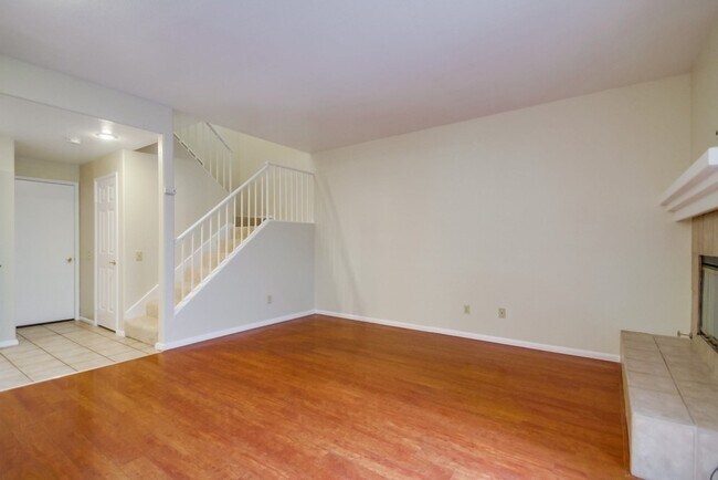 Foto del edificio - Spacious Townhome in San Marcos, 2-Car Garage, and a Tropical Community Pool!!