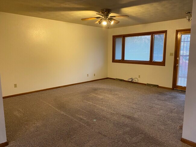 Building Photo - 2023 Mountain View Ave