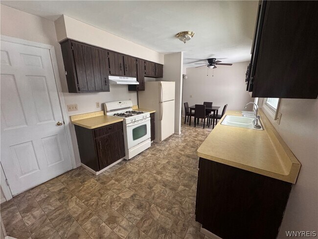 Foto del edificio - 10035 Creek Rd