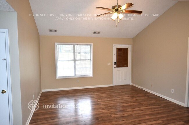 Foto del edificio - 443 Linda Ln