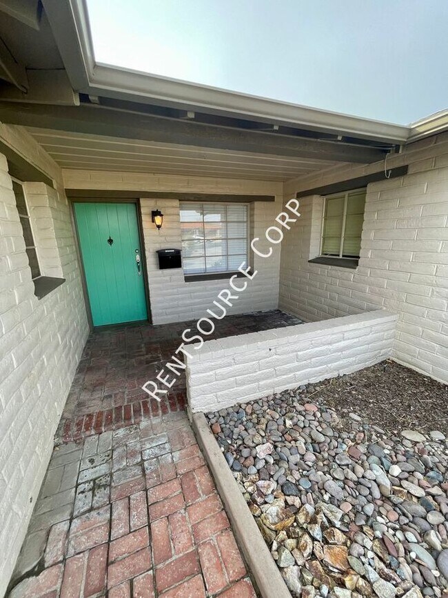 Foto del edificio - 1022 W Lancaster Blvd