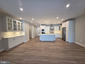 Building Photo - 170 Harrier Wy