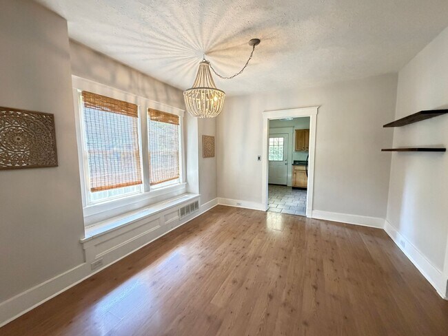Foto del edificio - Spacious & Comfortable Two-Bedroom, and Bath House!
