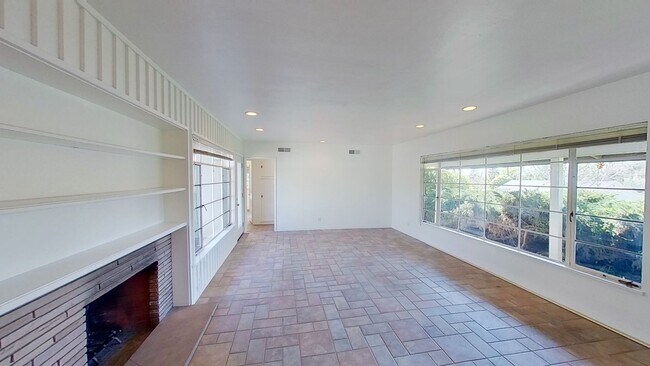 Foto del edificio - Spacious 2 bed / 2 bath San Roque Home! Peabody school district!