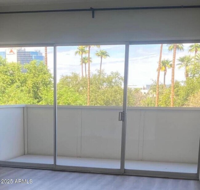 Foto del edificio - 353 E Thomas Rd