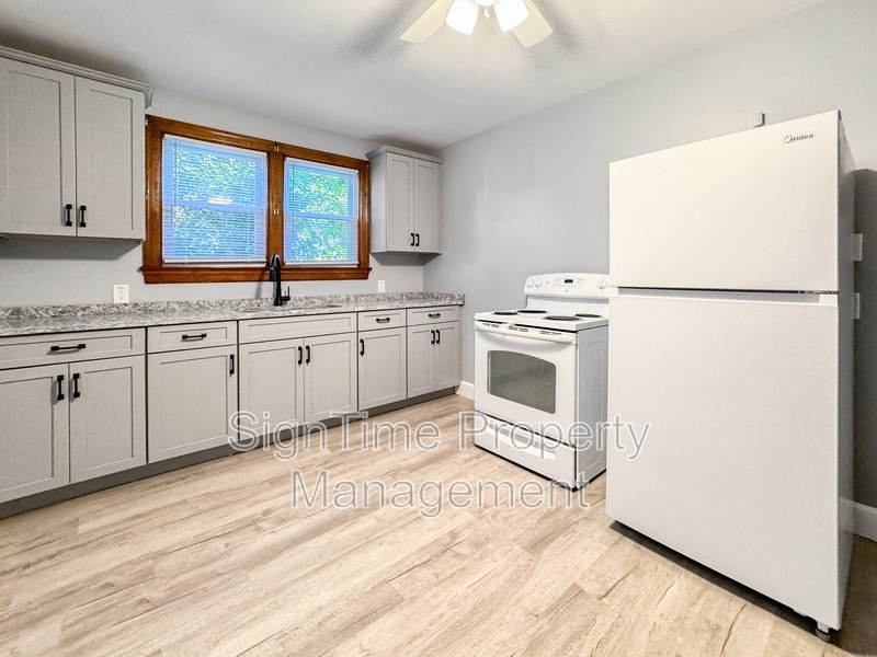 Primary Photo - 231 N Cleveland Ave