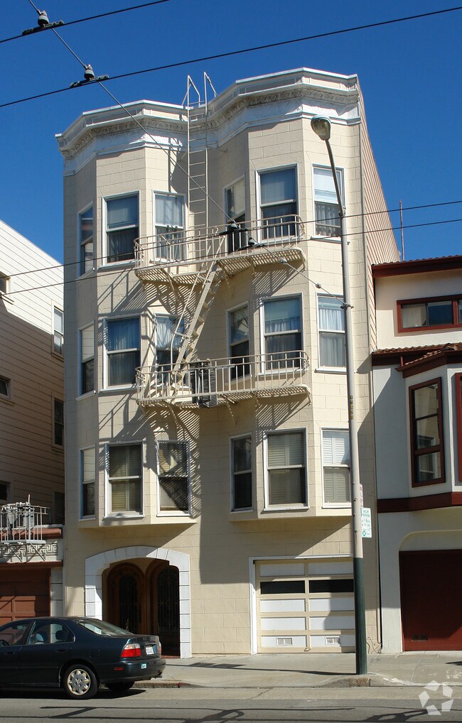 Building Photo - 1670 Chestnut St