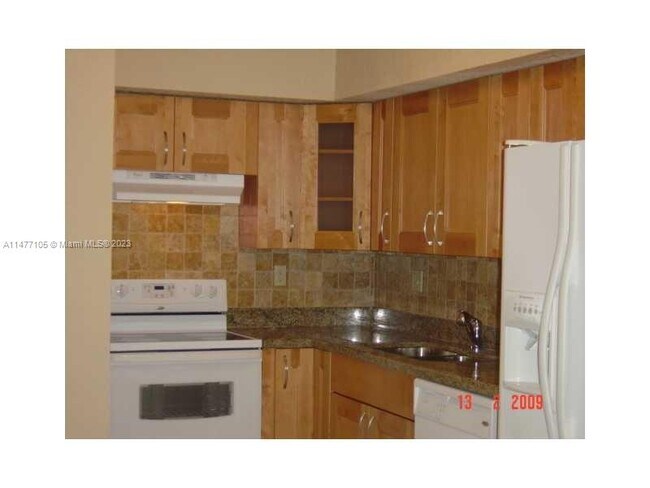 Building Photo - 2500 NE 193rd St