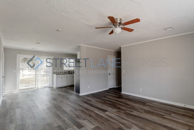 Building Photo - NOW OFFERING $250 OFF FIRST FULL MONTH IF ...