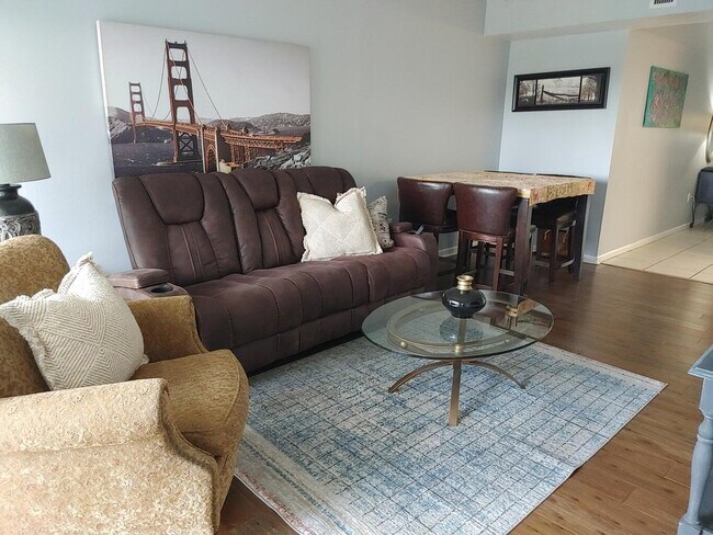 Foto del edificio - 2100 Greenview Shores Blvd